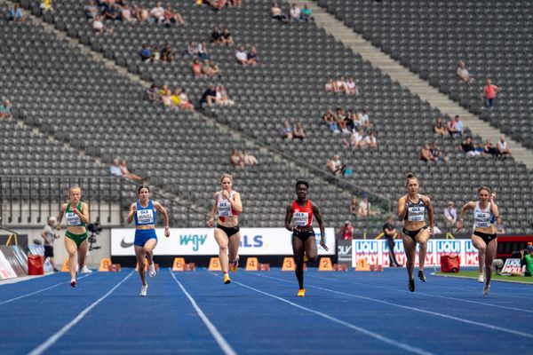 Nele Jaworski (VfL Wolfsburg), Julia Heinzel (Wellingdorfer TV), Talea Prepens (TV Cloppenburg), Keshia Beverly Kwadwo (LC Paderborn), Filmon Teklebrhan (LAC Freiburg), Gina Lueckenkemper (SCC Berlin), Pia Ringhoffer (VfL Sindelfingen) ueber 100m waehrend der deutschen Leichtathletik-Meisterschaften im Olympiastadion am 25.06.2022 in Berlin